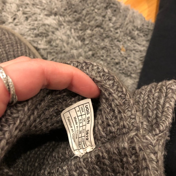 Grey knit UGGS - Picture 4 of 5